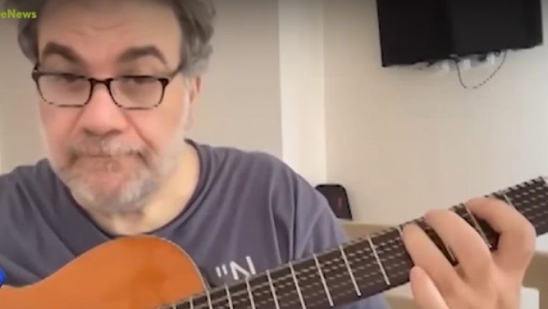 Δημήτρης Σταρόβας: Έπαιξε κιθάρα για πρώτη φορά μετά το εγκεφαλικό [Βίντεο]