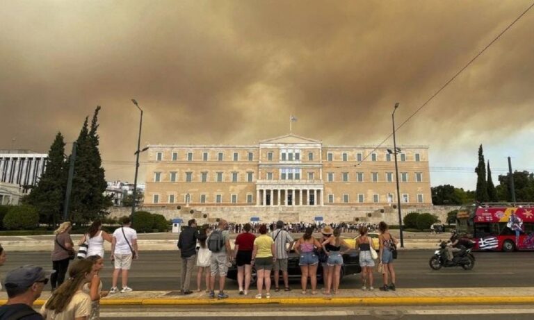 Η ανάρτηση που έκανε ο γνωστός μουσικός Φοίβος Δεληβοριάς με αφορμή τη νέα καταστροφική πυρκαγιά που έπληξε την Βορειανατολική Αττική.